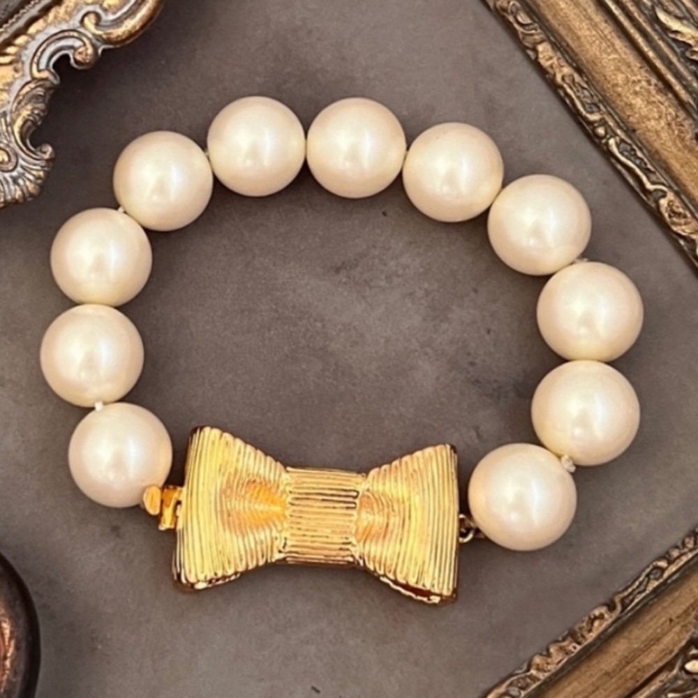 KATE SPADE • All Wrapped Up Pearl Bow Bracelet